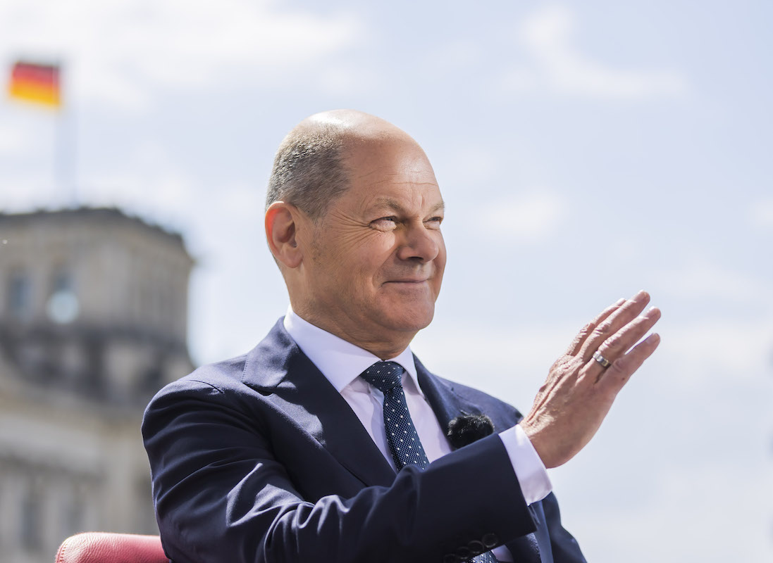 ATTAQUE DE SOLINGEN : OLAF SCHOLZ PLAIDE POUR UN DURCISSEMENT DE LA LEGISLATION SUR LE PORT D'ARMES ET L'IMMIGRATION.