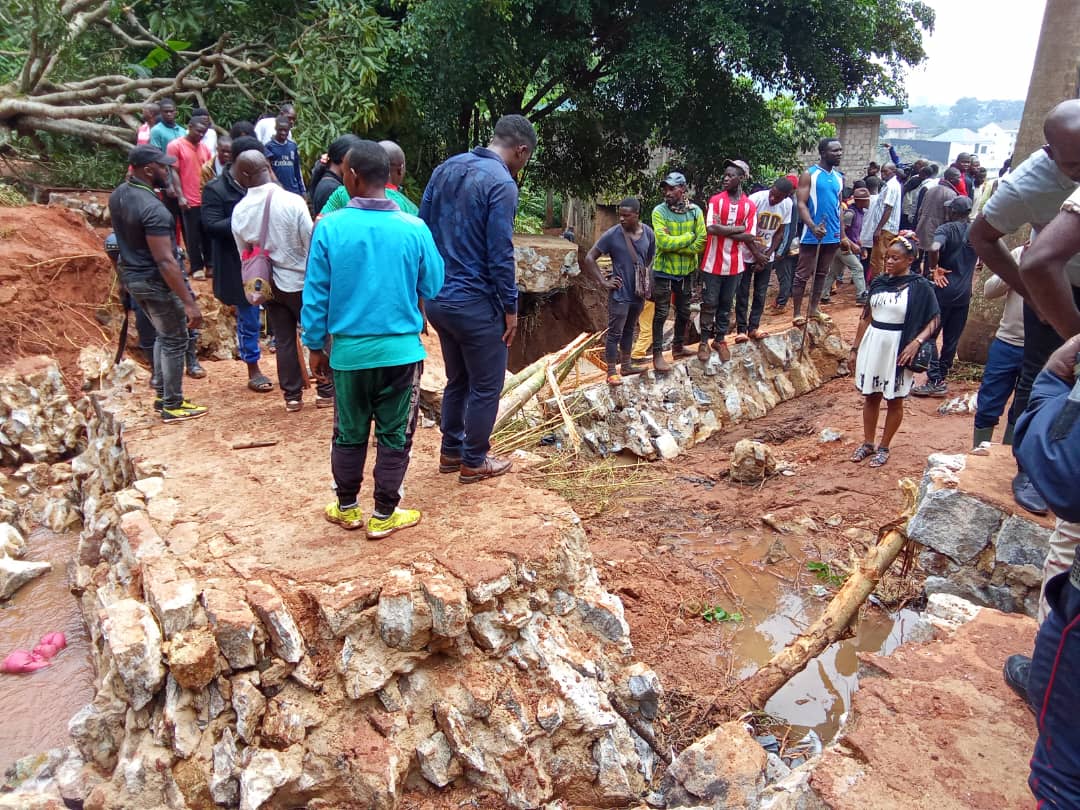 UNE INONDATION DANS LA VILLE DE YAOUNDÉ-CAMEROUN FAIT DES MORTS.